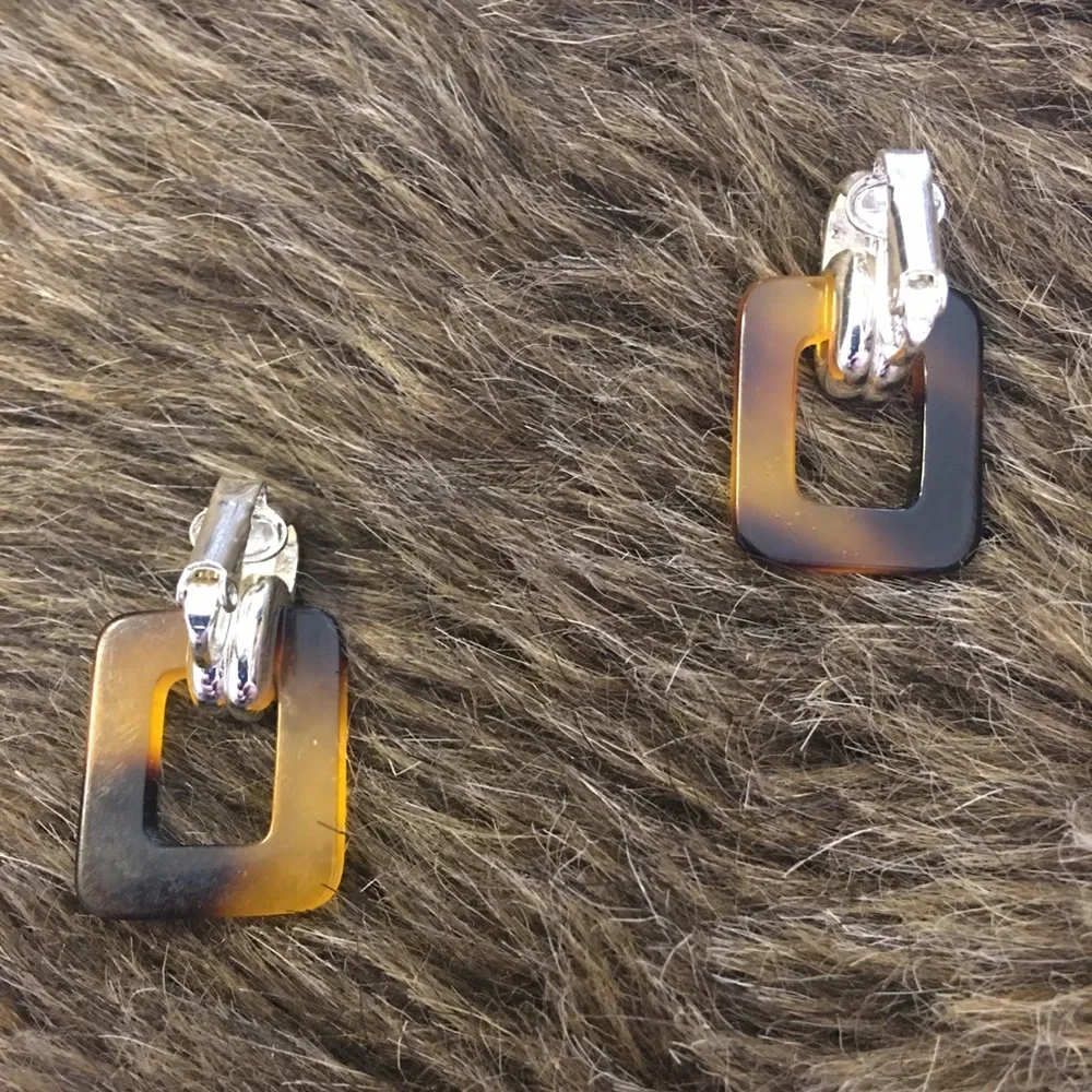 Vintage faux tortoise silver tone clip on earrings
